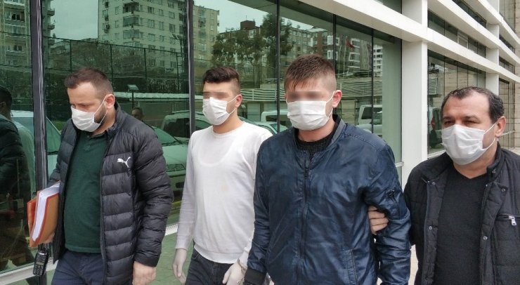 1 kişinin ağır yaralandığı silahlı kavganın zanlıları adliyeye sevk edildi