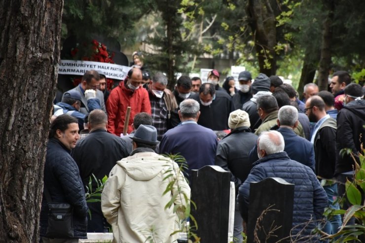 Tekne ile çıktıkları denizde kaybolup hayatlarını kaybeden arkadaşlar toprağa verildi