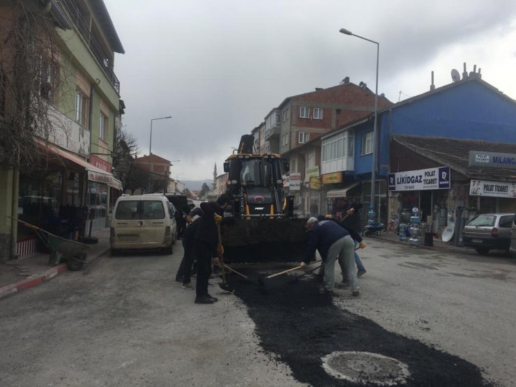 Ulaş'ta asfalt yama çalışmalarına başlandı