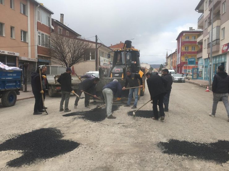 Ulaş'ta asfalt yama çalışmalarına başlandı