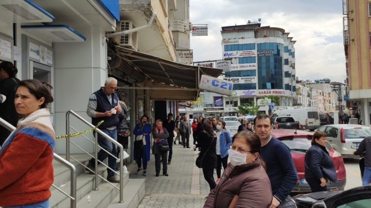 Samandağ’da yasağı dinlemeyen yaşlılar evlerine gönderildi