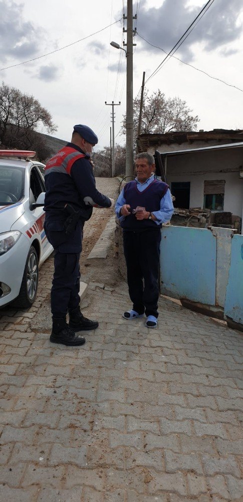 Jandarma timinden yaşlılara hizmet