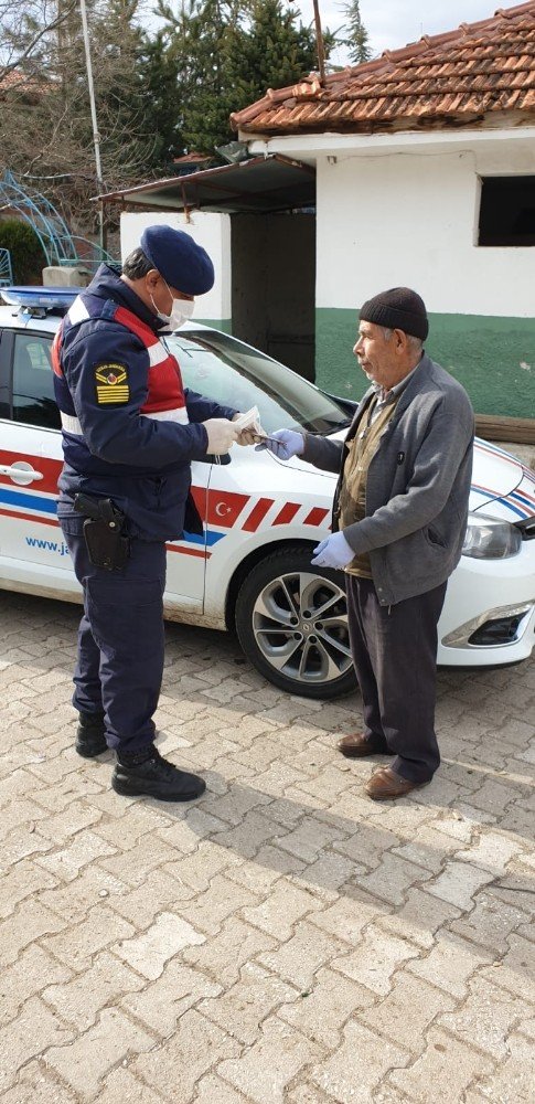 Jandarma timinden yaşlılara hizmet