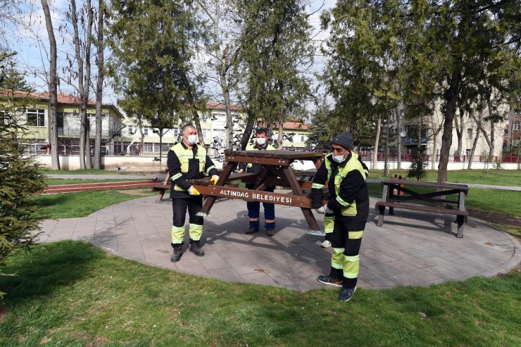 Altındağ Belediyesi bankları geçici olarak kaldırdı