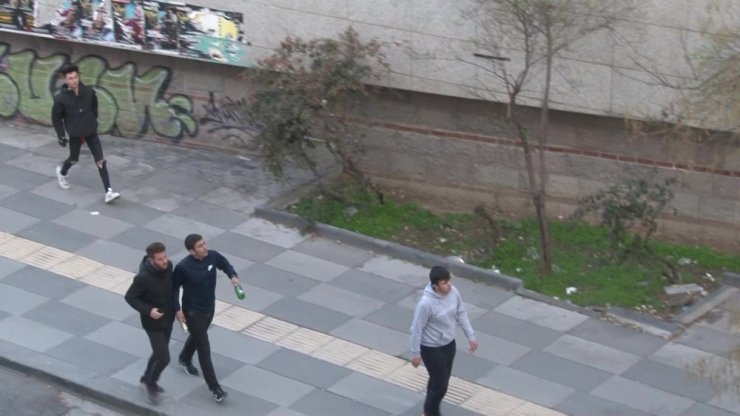 Başkent’te liselilerden taşlı sopalı laf atma kavgası