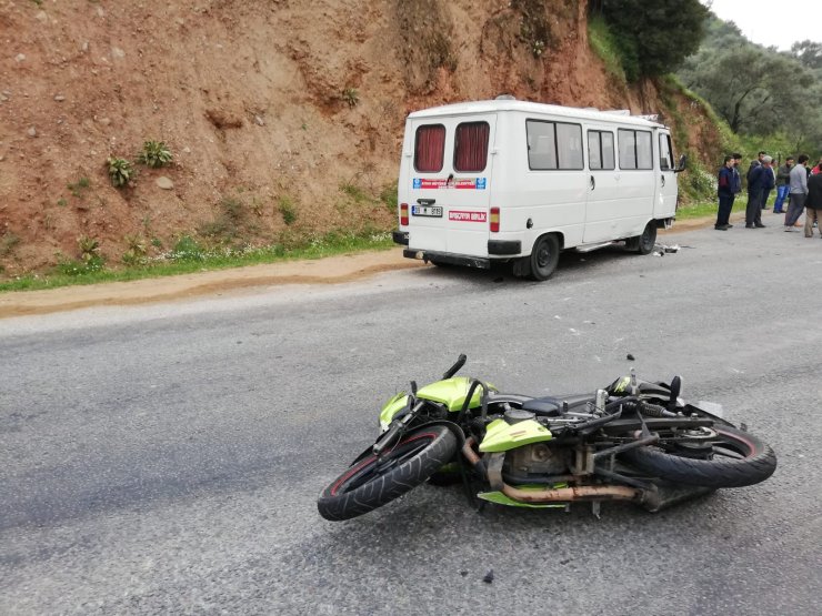 Aydın'da yolcu midibüsüyle çarpışan motosikletin sürücüsü öldü