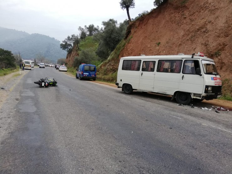 Aydın'da yolcu midibüsüyle çarpışan motosikletin sürücüsü öldü