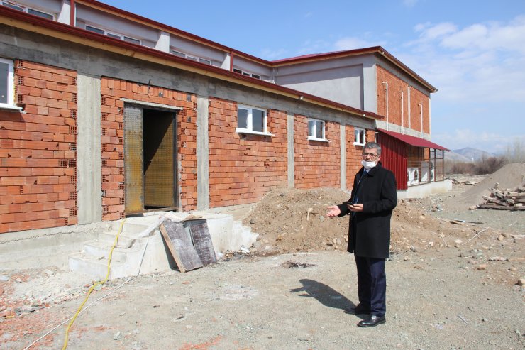 Başkan Yüksel, mezbaha inşaatını inceledi