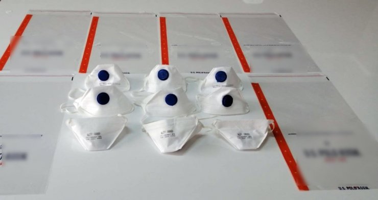 Bursa’da merdiven altı imalathaneye yapılan baskında 10 bin adet maske ele geçirildi