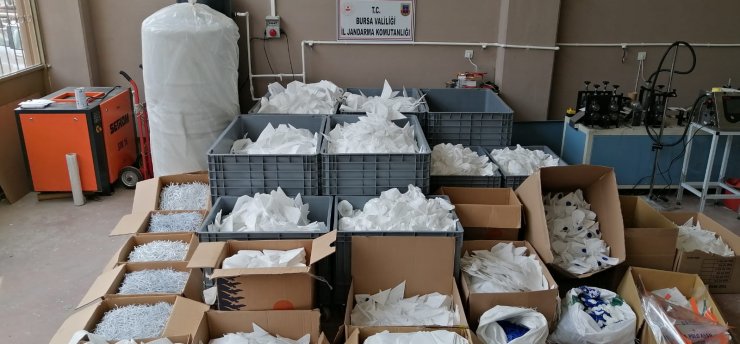 Bursa'da kaçak üretilen 10 bin maskeye el kondu