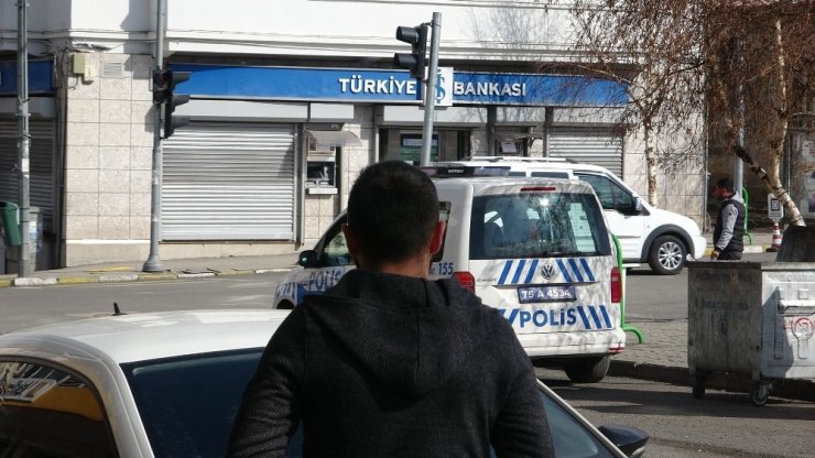 Polis ekipleri anons yapmaya başladı: "Evde kalın"