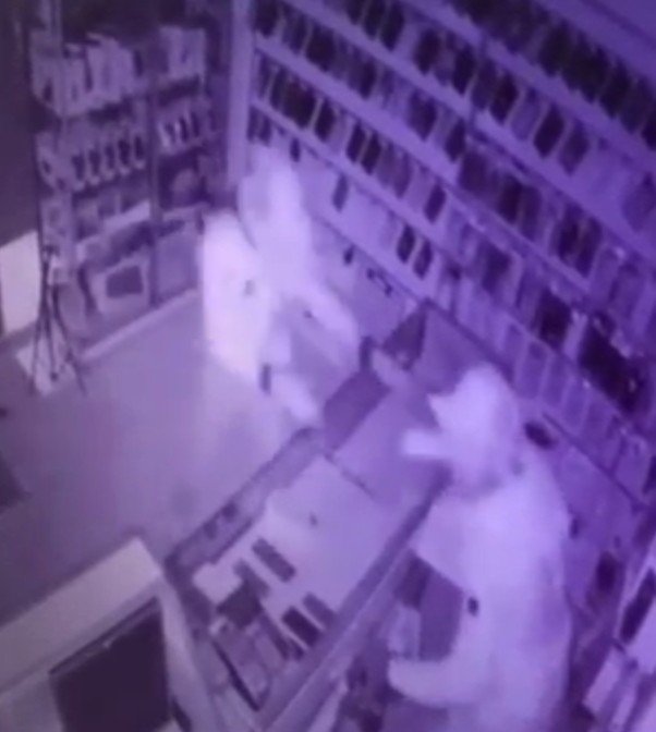 Fatih’te 11 telefon çalan hırsızlar kamerada