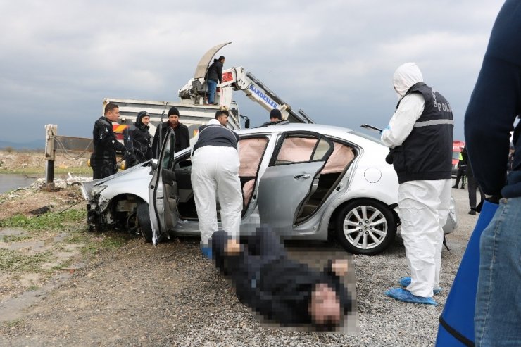 Polisten kaçarken suya düşen otomobilde şüphelinin cesedine ulaşıldı