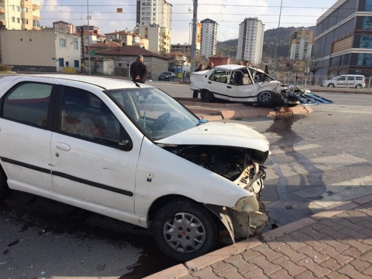 Kayseri’de trafik kazası: 3 yaralı
