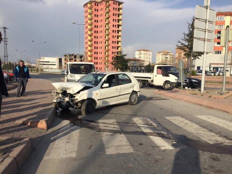 Kayseri’de trafik kazası: 3 yaralı