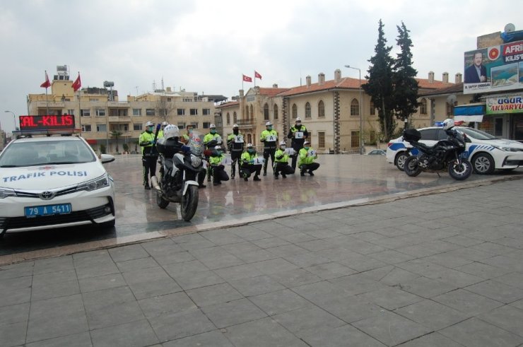 Trafik polislerinden ’evde kal’ çağrısına destek