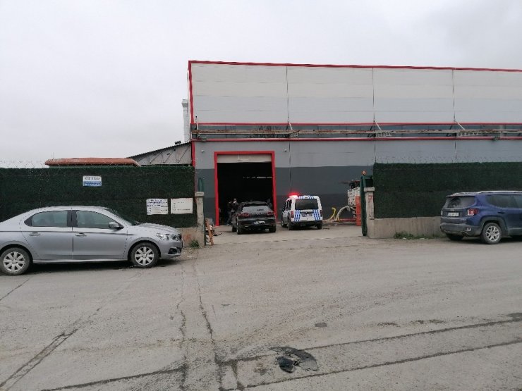 Pres makinesine sıkışan fabrika işçisi hayatını kaybetti