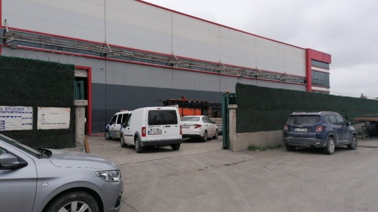 Pres makinesine sıkışan fabrika işçisi hayatını kaybetti