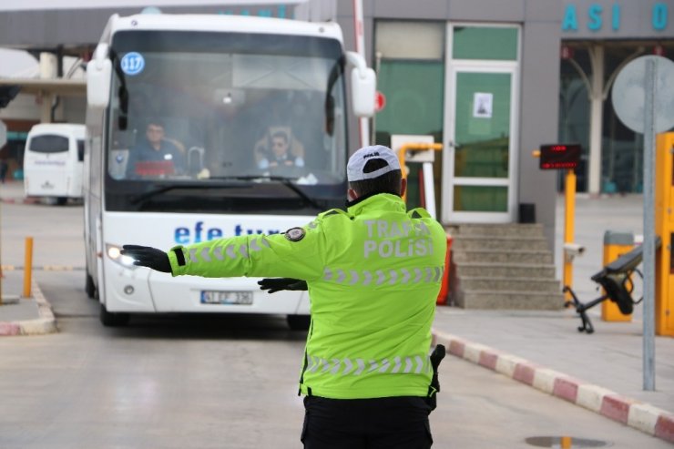 Manisa Emniyetinden otobüslerde korona virüs denetimi