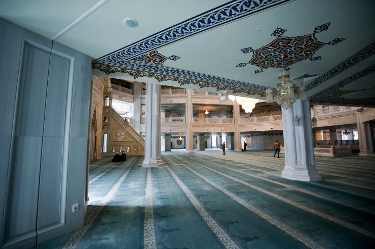 Moskova’da Müslümanlar, internetten canlı yayınlanan cuma namazına evlerinden katıldı