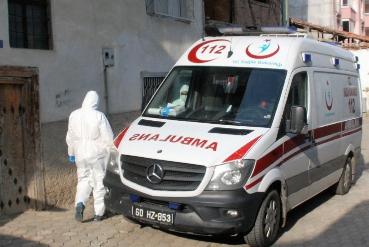 Hastaneden izinsiz ayrılan korona virüsü şüphelisi evinden alınıp hastaneye getirildi