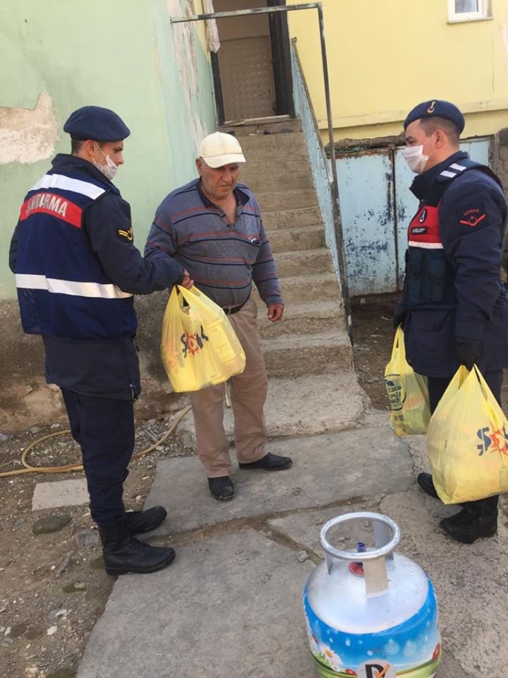 Tomarza'da 65 yaş üstü vatandaşların temel ihtiyaçları karşılanıyor