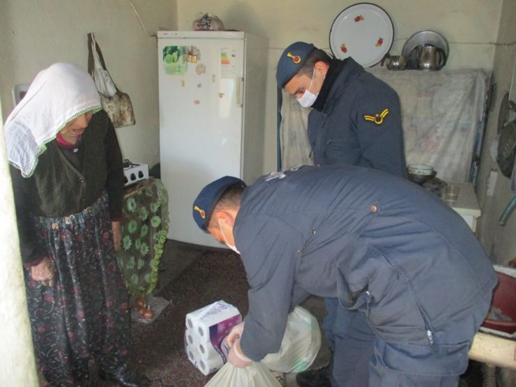 Tomarza'da 65 yaş üstü vatandaşların temel ihtiyaçları karşılanıyor