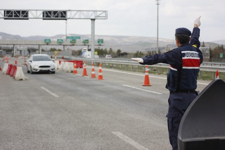 Jandarma tüm uygulama noktalarında korona virüs tedbirlerini eksiksiz uyguluyor