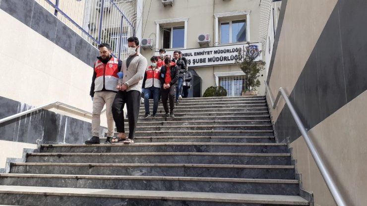 Dolandırıcılık şüphelileri “korona virüs” önlemiyle adliyeye sevk edildi