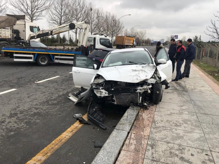 Ankara’da zincirleme trafik kazası: 2 yaralı