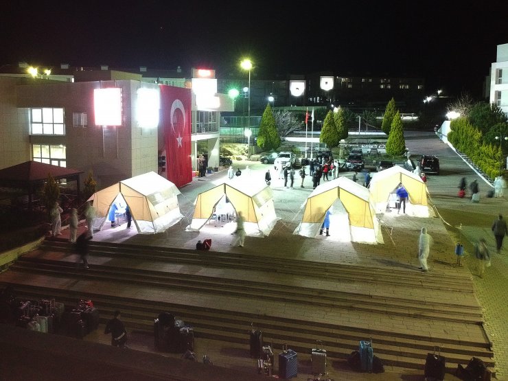 GÜNCELLEME - ABD'den gelen 210 kişi Manisa'daki yurtta karantinaya alındı