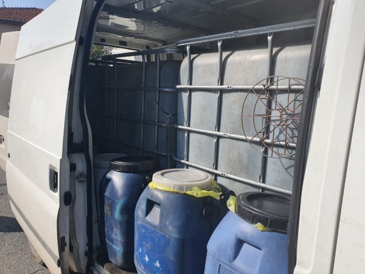 Antalya’da minibüste kaçak akaryakıt ele geçirildi