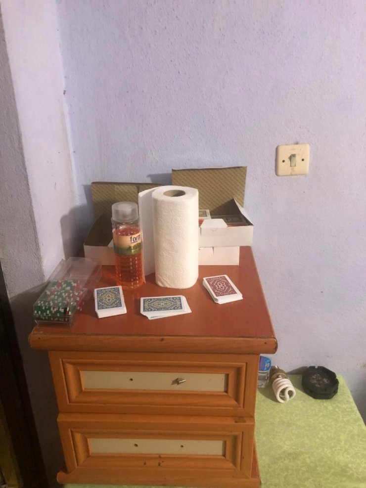 Alanya’da kapalı olması gereken gözlemeciye kumar baskını: 9 gözaltı