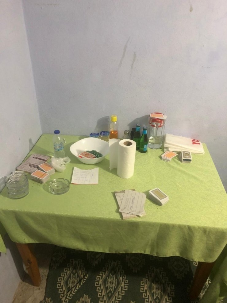 Alanya’da kapalı olması gereken gözlemeciye kumar baskını: 9 gözaltı