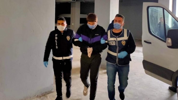Bolu’da Türkiye Cumhuriyetine küfür eden 3 öğrenciden 2’si tutuklandı