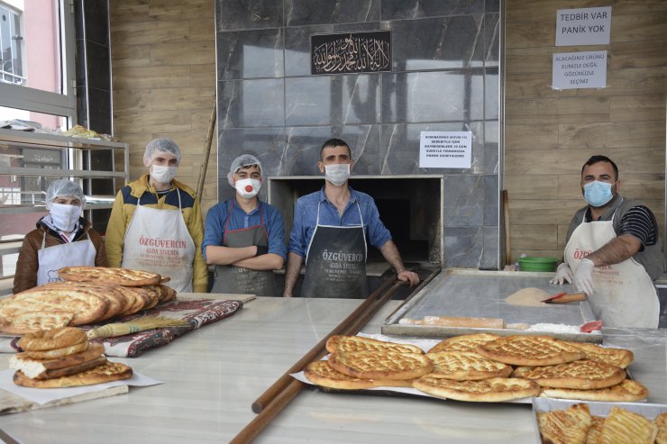 Şanlıurfalı fırıncıdan ihtiyaç sahipleri ile 65 yaş üstü vatandaşlara ücretsiz ekmek