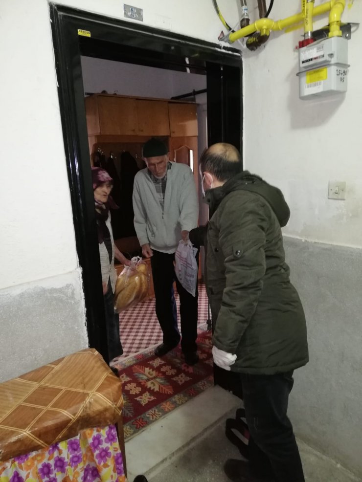 Yaşlılar 'Alo' diyor, Vefa Sosyal Destek Grubu Yardıma Koşuyor