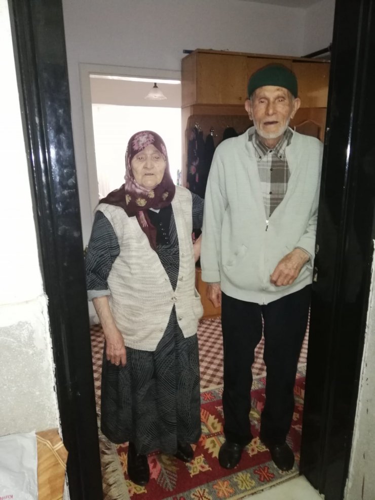 Yaşlılar 'Alo' diyor, Vefa Sosyal Destek Grubu Yardıma Koşuyor