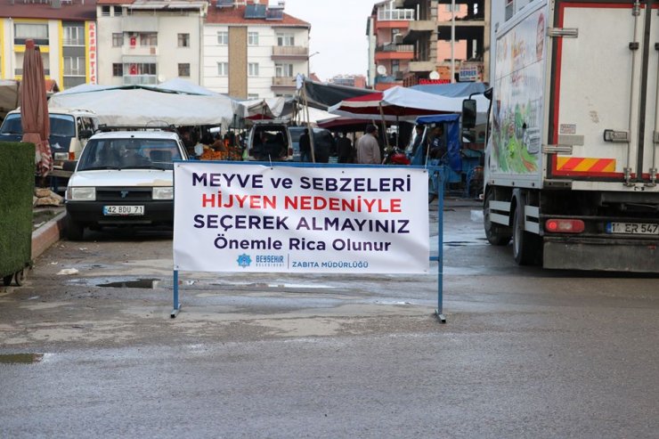 Beyşehir'de pazar yerinde dezenfekte standı kuruldu