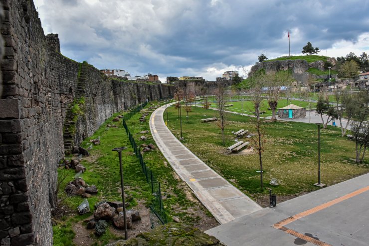 Diyarbakır'ın tarihi mekanlarında sessizlik hakim