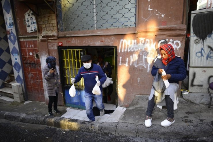 Geçim zorluğu çeken ailelere yardım