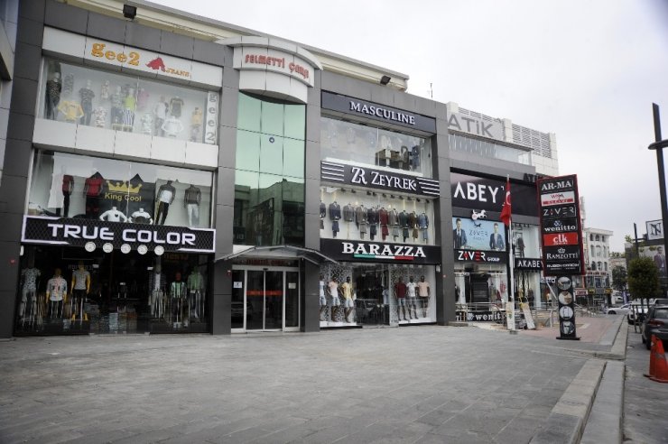 Merter ve Laleli tekstil piyasası sessizliğe büründü