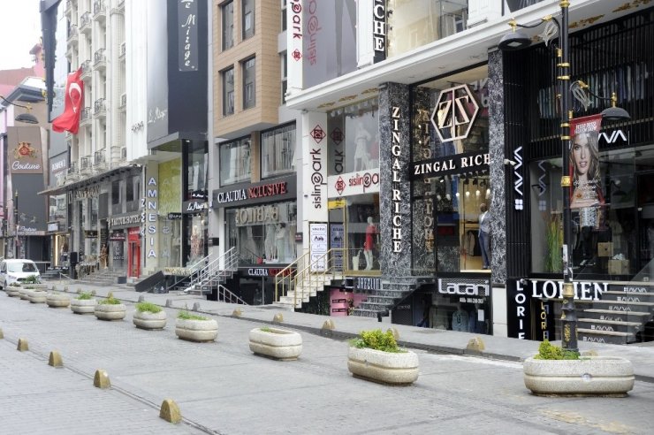 Merter ve Laleli tekstil piyasası sessizliğe büründü