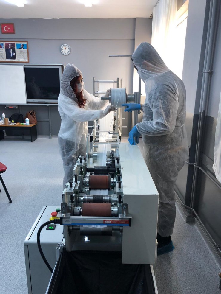 MEB, cerrahi maske makinesi üretti