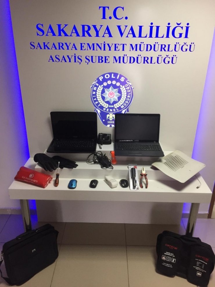 Sakarya’da 4 farklı iş yerinin camlarını kırarak hırsızlık gerçekleştiren şahıs tutuklandı