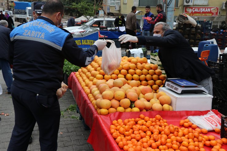 Şehir dışındaki oğullarının çağrısı üzerine zabıtalar yaşlı çiftin imdadına koştu