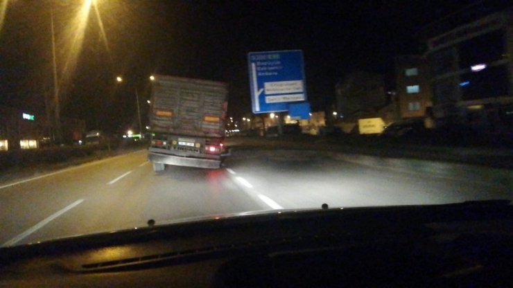 Patlayan tekerle tehlikeli yolculuk