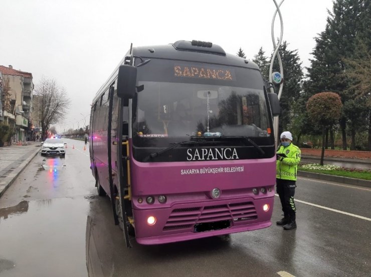 Sakarya’da taşıma kapasitesi kuralına uymayan 17 araca işlem yapıldı