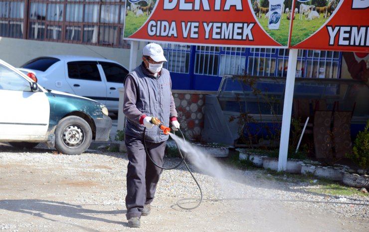 Kırşehir'de halkın yoğun kullandığı alanlar dezenfekte edildi