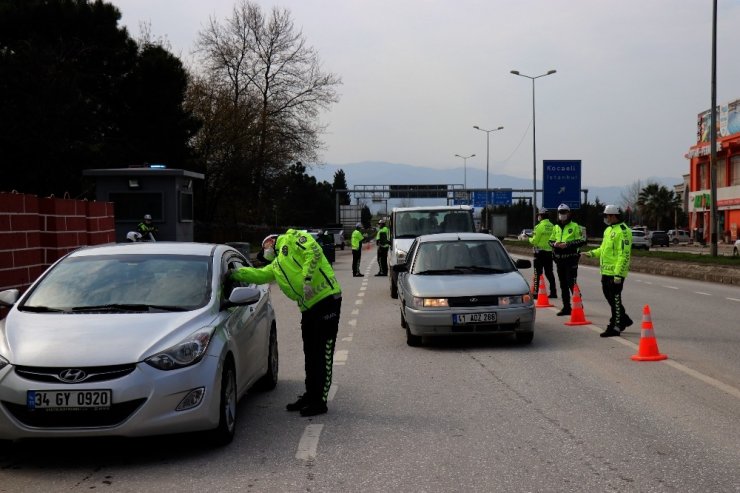 Sakarya’da korona virüs tedbirlerine uymayan dükkan ve vatandaşlara ceza yağdı